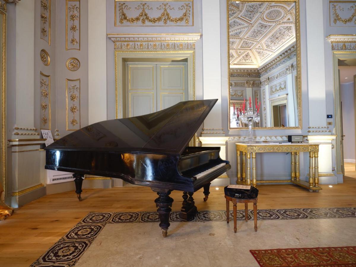 Grand Hotel Et Des Palmes Palermo Bagian luar foto The piano in the Blue Hall