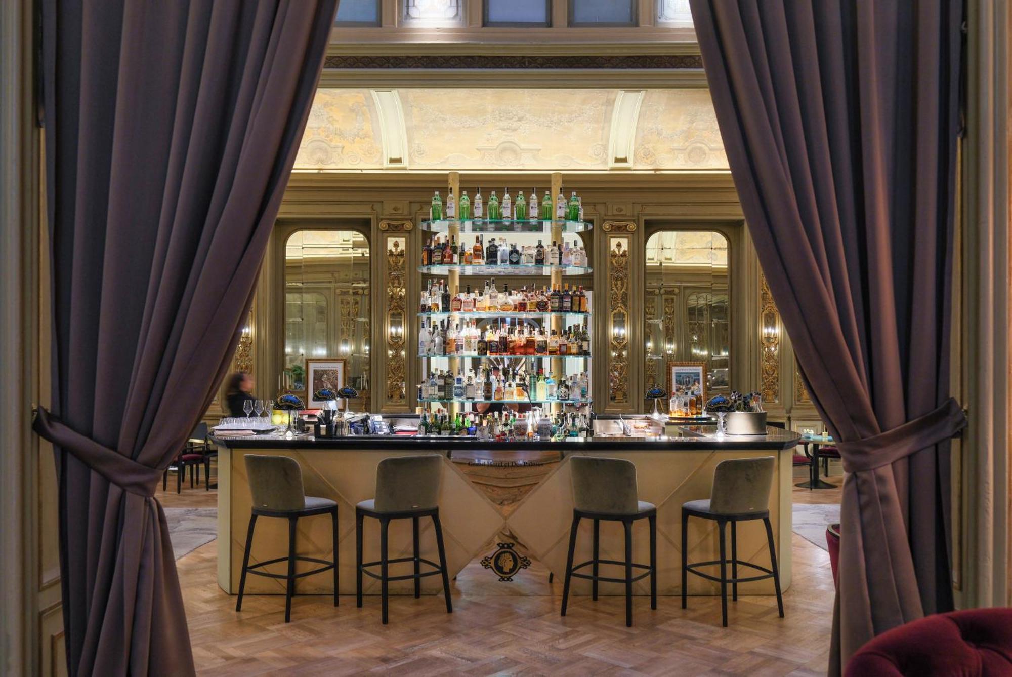 Grand Hotel Et Des Palmes Palermo Bagian luar foto The bar at the St Regis Rome