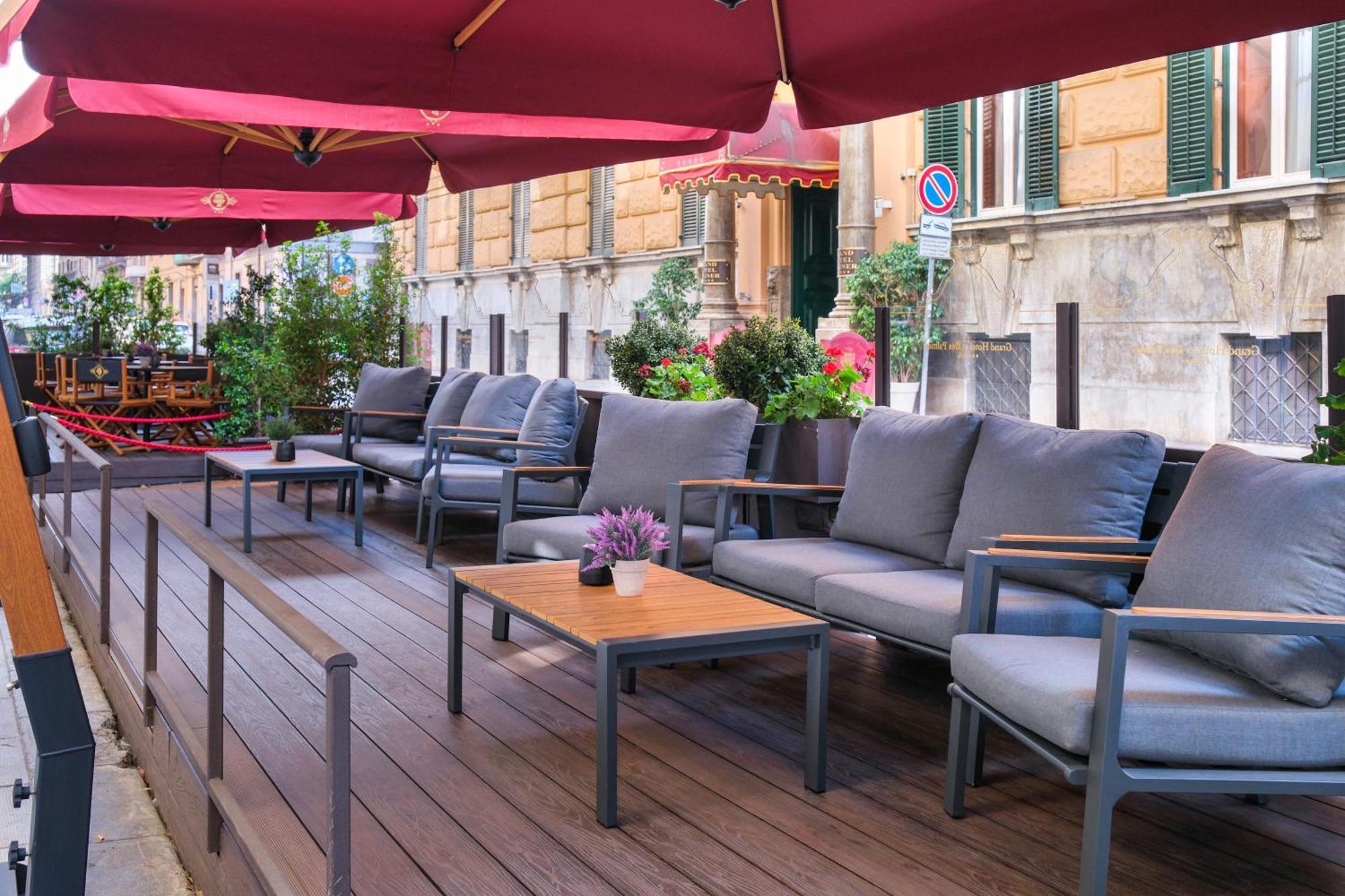 Grand Hotel Et Des Palmes Palermo Bagian luar foto The hotel's terrace