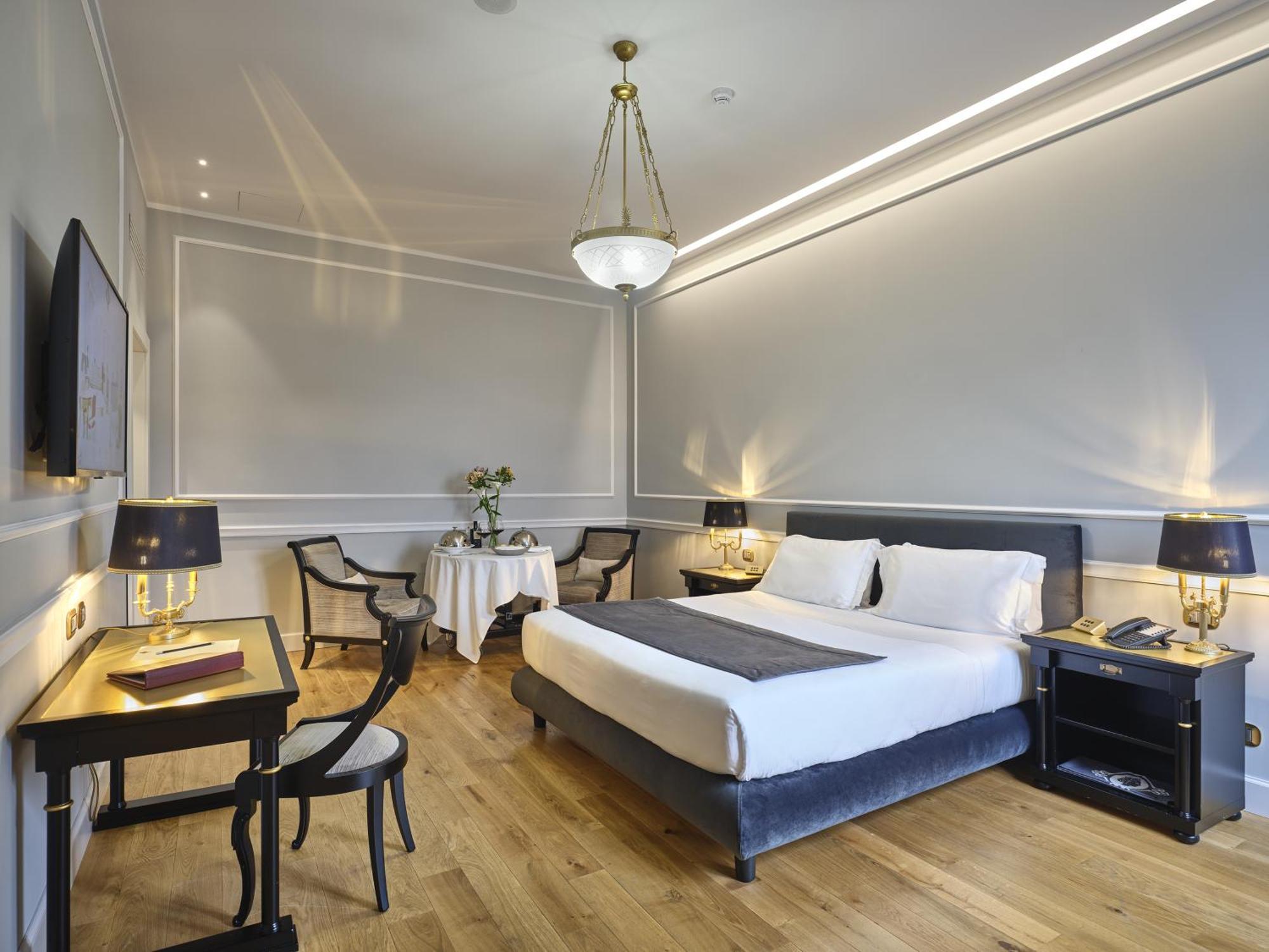 Grand Hotel Et Des Palmes Palermo Bagian luar foto A room at the hotel
