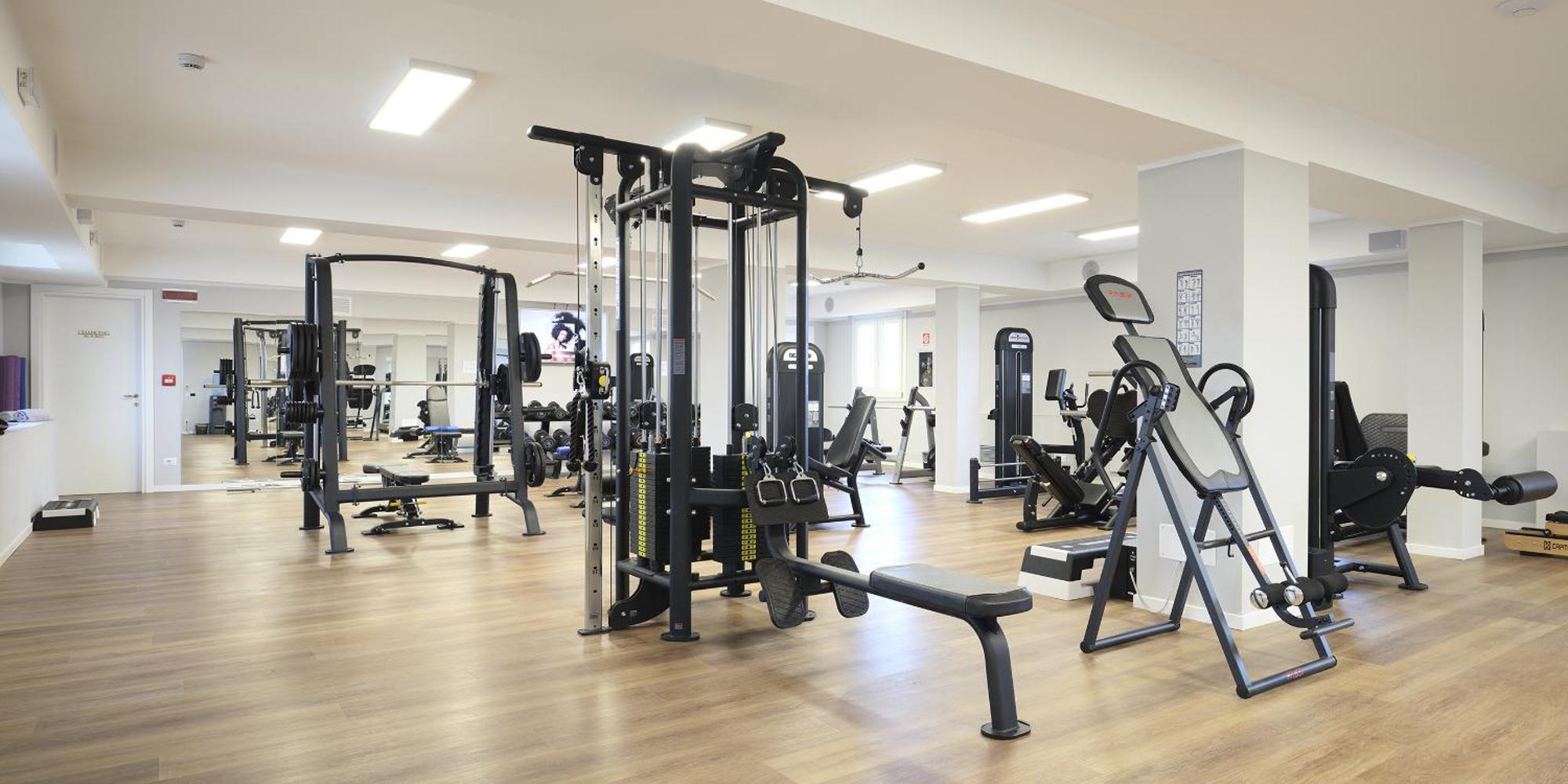 Grand Hotel Et Des Palmes Palermo Bagian luar foto A typical gym