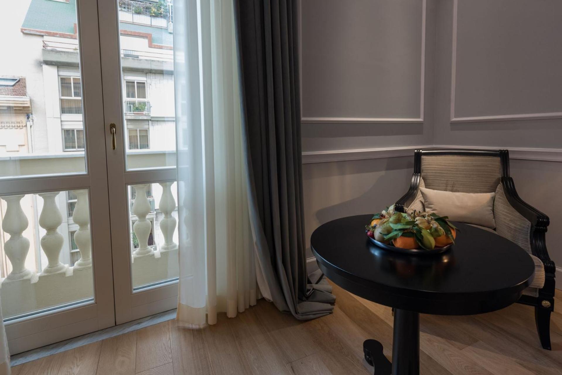 Grand Hotel Et Des Palmes Palermo Bagian luar foto A room at the hotel