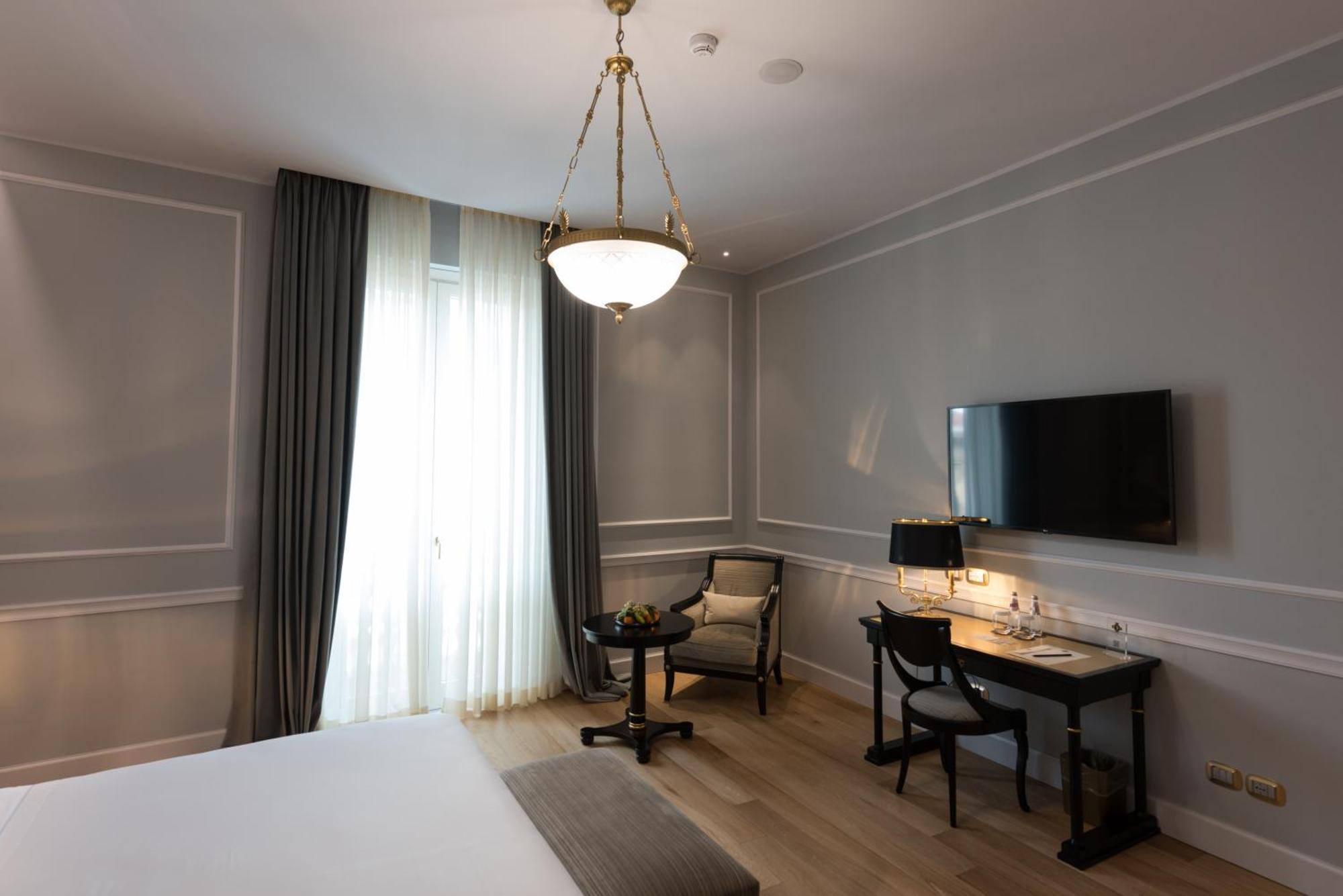 Grand Hotel Et Des Palmes Palermo Bagian luar foto A room at the hotel