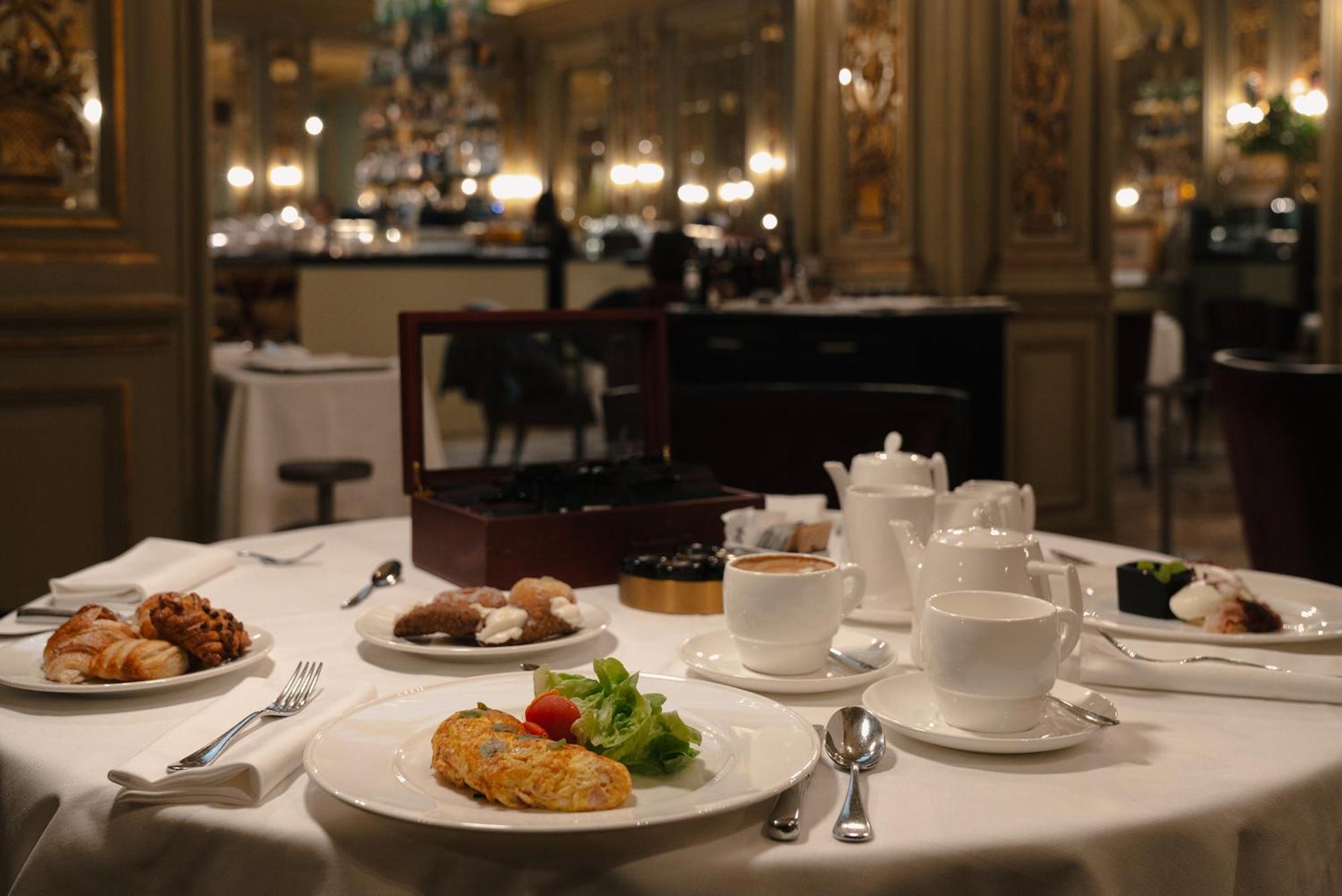 Grand Hotel Et Des Palmes Palermo Bagian luar foto